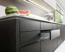 NK13447 Nature 567   Eiche Mokka   Glas Tec Plus 168   Sahara HG