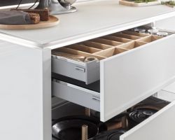 NK16954 Nova Lack 731   WeiSZ Hochglanz   Nature 565   Eiche Cognac