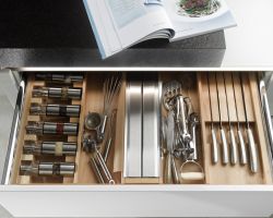 NK16955 Nova Lack 731   WeiSZ Hochglanz   Nature 565   Eiche Cognac