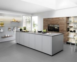 NK18700 Koje 05   Artwood Nussbaum Royal   Feel Papyrusgrau softmatt