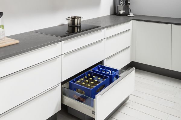 NK20073 Auszugsschrank mit GroSZraumauszug UAKS