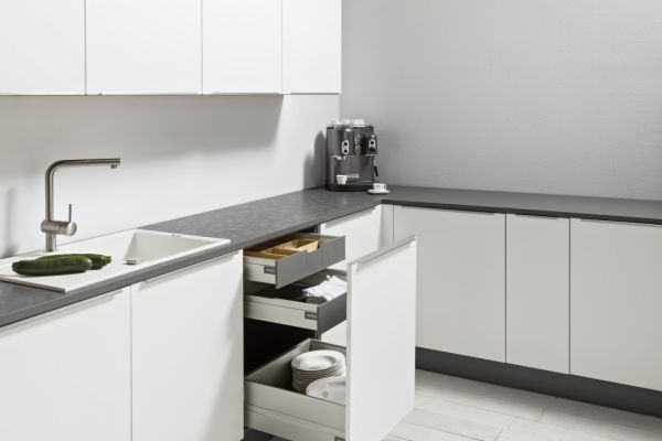 NK20075 Auszugsschrank mit Innenschubkaesten UATD