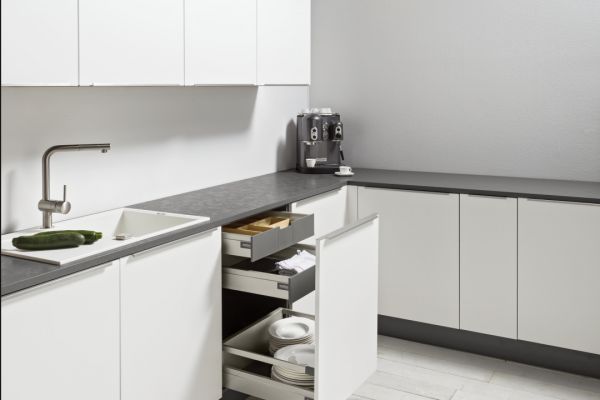 NK20076 Auszugsschrank mit Innenschubkaesten UATD