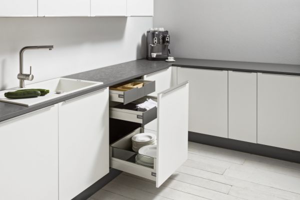 NK20077 Auszugsschrank mit Innenschubkaesten UATD