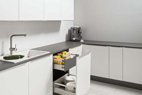 NK20078 Auszugsschrank mit Innenschubkaesten UATD