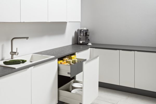 NK20079 Auszugsschrank mit Innenauszug UATDIA