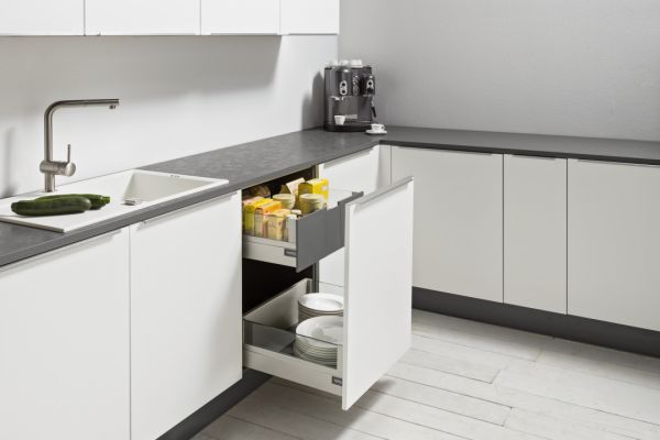 NK20081 Auszugsschrank mit Innenauszug UATDIA