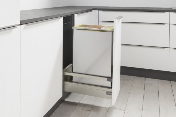 NK20094 Auszugsschrank mit Metallbehaelter UWSD