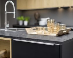 NK20188 Soft Lack 76Z   Schwarz softmatt   Legno 59C   Eiche Champagner