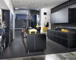 NK23850 Koje 05 Flair   Schwarz   Edelstahl Optik