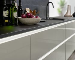 NK25297 Nova Lack   Platingrau Hochglanz