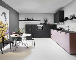 NK25436 Koje 17 Manhattan Uni   Lavendel   Soft Lack   Schwarz softmatt