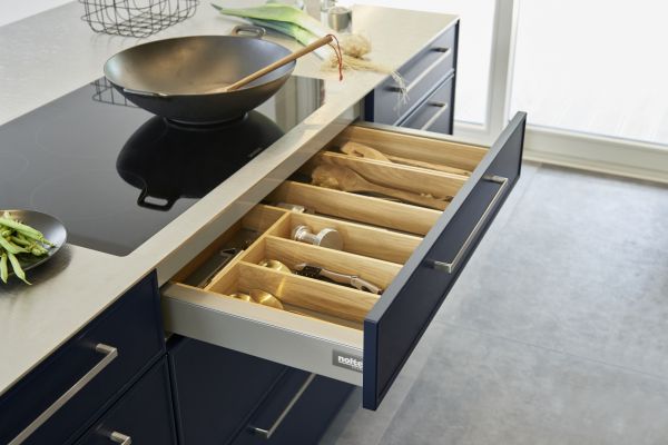 NK25931 Carisma Lack   Tiefblau   Legno   Eiche Champagner