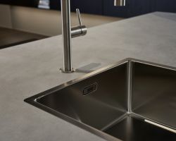 NK27912 Manhattan   Eiche Nero   Portland   Zement Saphirgrau