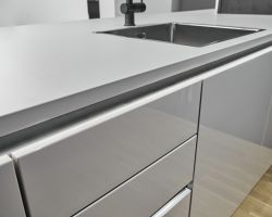 NK28030 Nova Lack   Platingrau   Manhattan   Eiche Nero