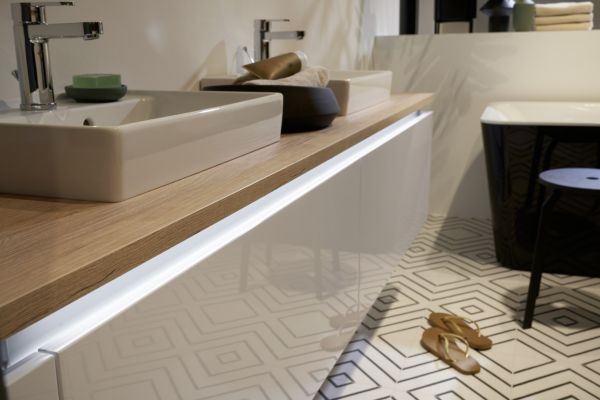 NK28047 SPA Nova Lack   ArcticweiSZ Hochglanz