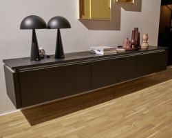 NK28087 Manhattan   Eiche Nero   Soft Lack   Hennarot