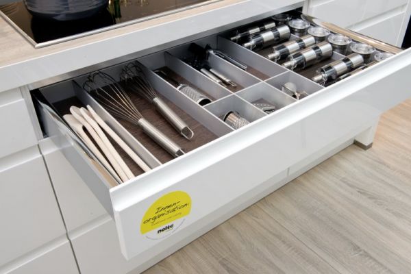 NK4552 Detail Alpha Lack 551   WeiSZ Hochglanz