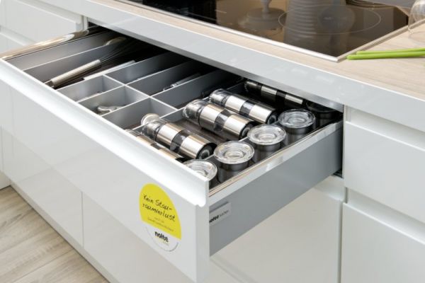 NK4554 Detail Alpha Lack 551   WeiSZ Hochglanz