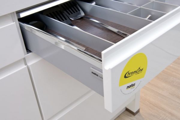 NK4556 Detail Alpha Lack 551   WeiSZ Hochglanz