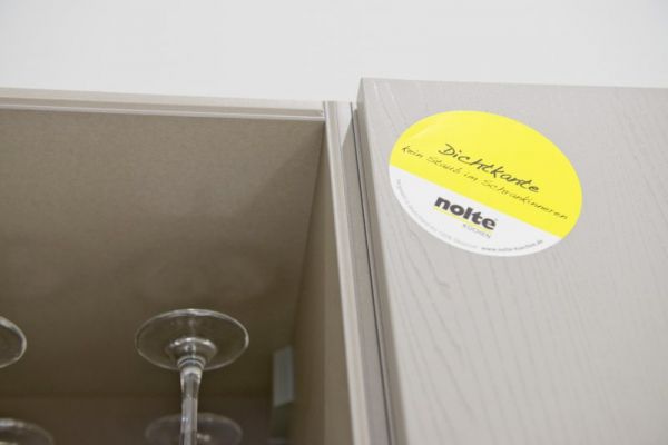 NK4571 Detail Manhattan 496   Holzpore Magnolia   Manhattan 497   Holzpore Lava