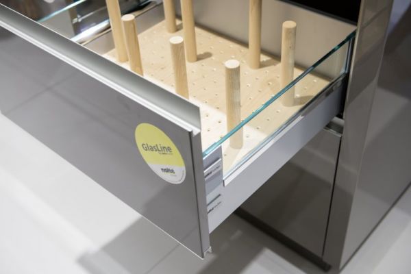 NK4573 Detail Nova Lack 739   Magma Hochglanz