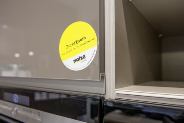 NK4576 Detail Nova Lack 739   Magma Hochglanz