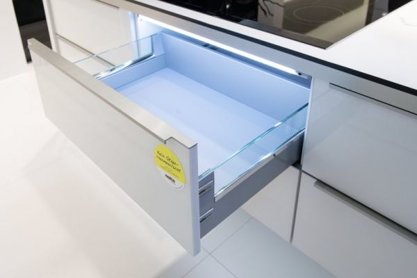 NK4580 Detail Glas Tec Plus 16W   WeiSZ Hochglanz