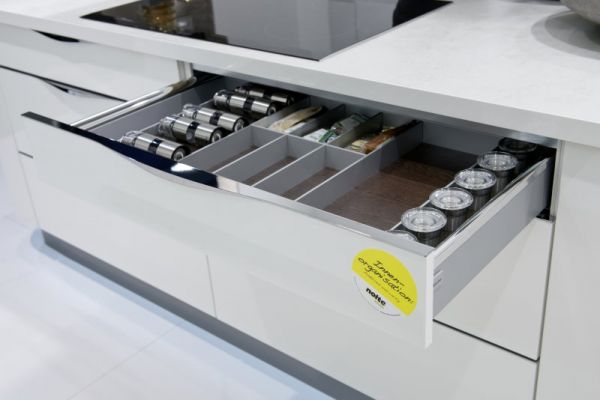 NK4587 Detail Nova Lack 731   WeiSZ Hochglanz