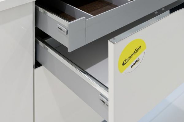 NK4588 Detail Nova Lack 731   WeiSZ Hochglanz