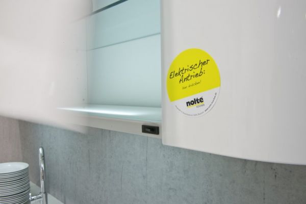 NK4590 Detail Nova Lack 731   WeiSZ Hochglanz