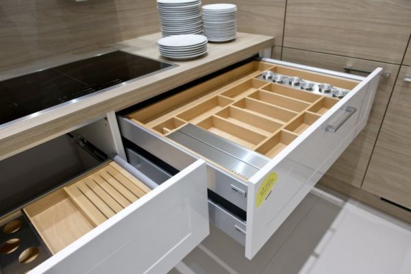 NK4641 Detail Montreal 501   WeiSZ Hochglanz   Manhattan 494   Provence Ulme