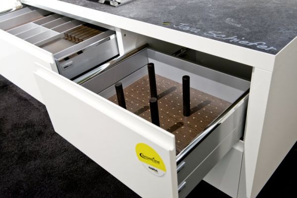 NK4645 Detail Apha Lack 551   WeiSZ Hochglanz   Lux 364   Orange Hochglanz