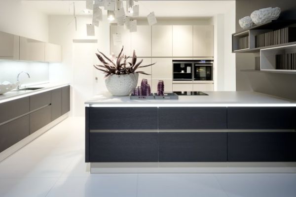 NK7606 Koje 05   Nature 567   Eiche Mokka   Glas Tec Plus 168   Sahara Hochglanz