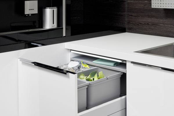 NK8924 Muelltrennung unterhalb der Arbeitsplatte