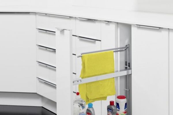 NK8930 Stollenschrank mit Handtuchhalter