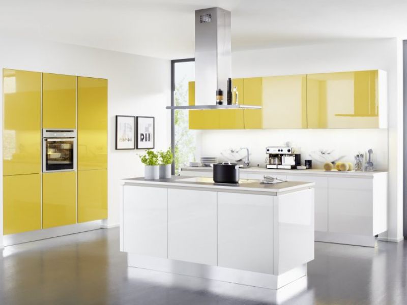 Глянцевые кухни в современном интерьере